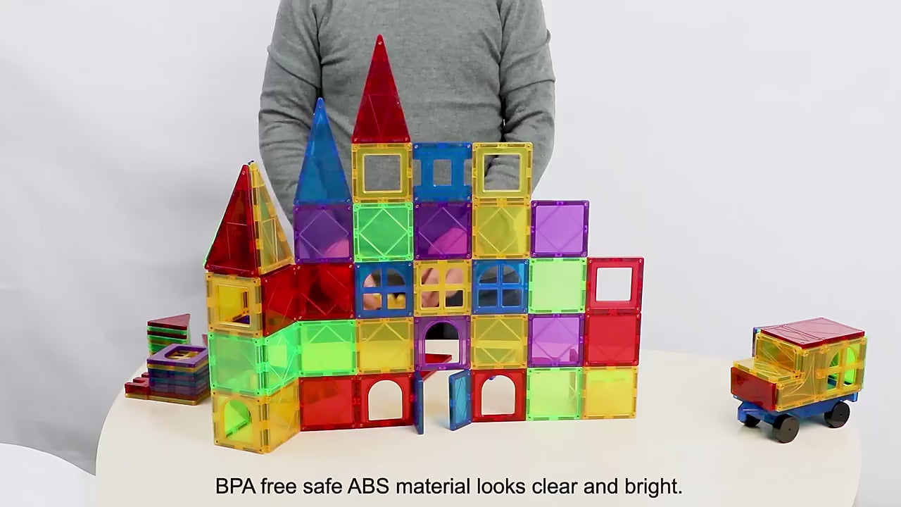 Κατασκευή πολύχρωμων δομών με magnetic building tiles για δημιουργικό παιχνίδι
